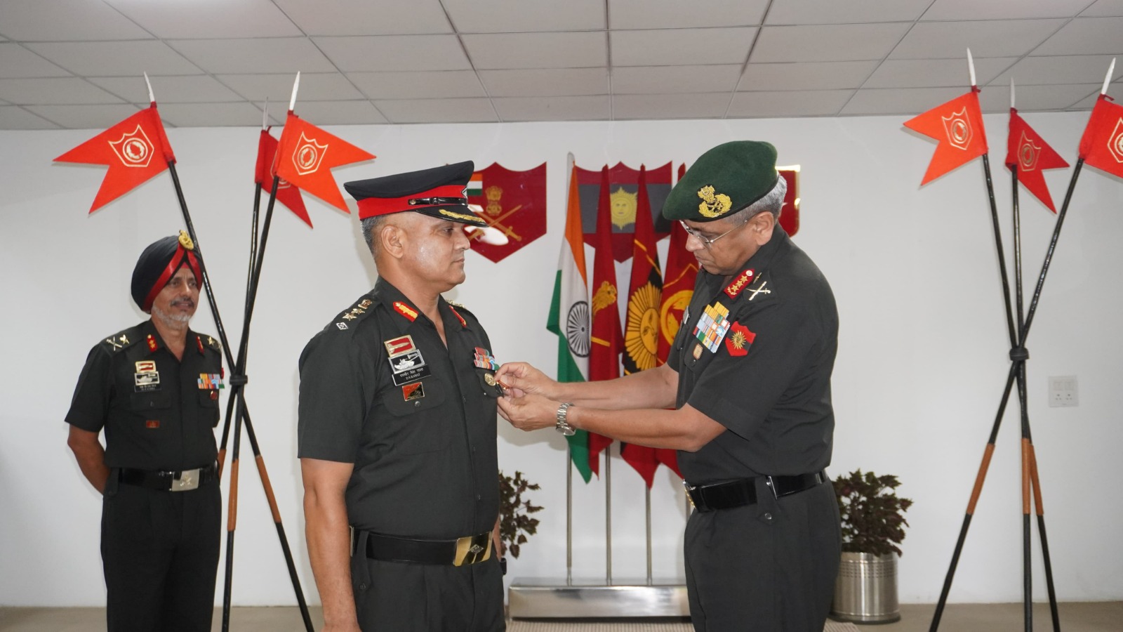 Lt Gen Sengupta Commending an Officer