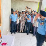 Air Chief Marshal AP Singh Paying Tribue Seargent Surendr Kumar