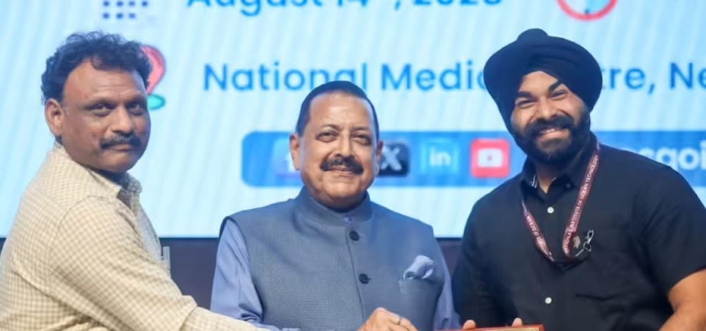 Commander Jatinder Pal Singh and R Ramesh