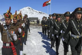 India and Chinese Soldiers