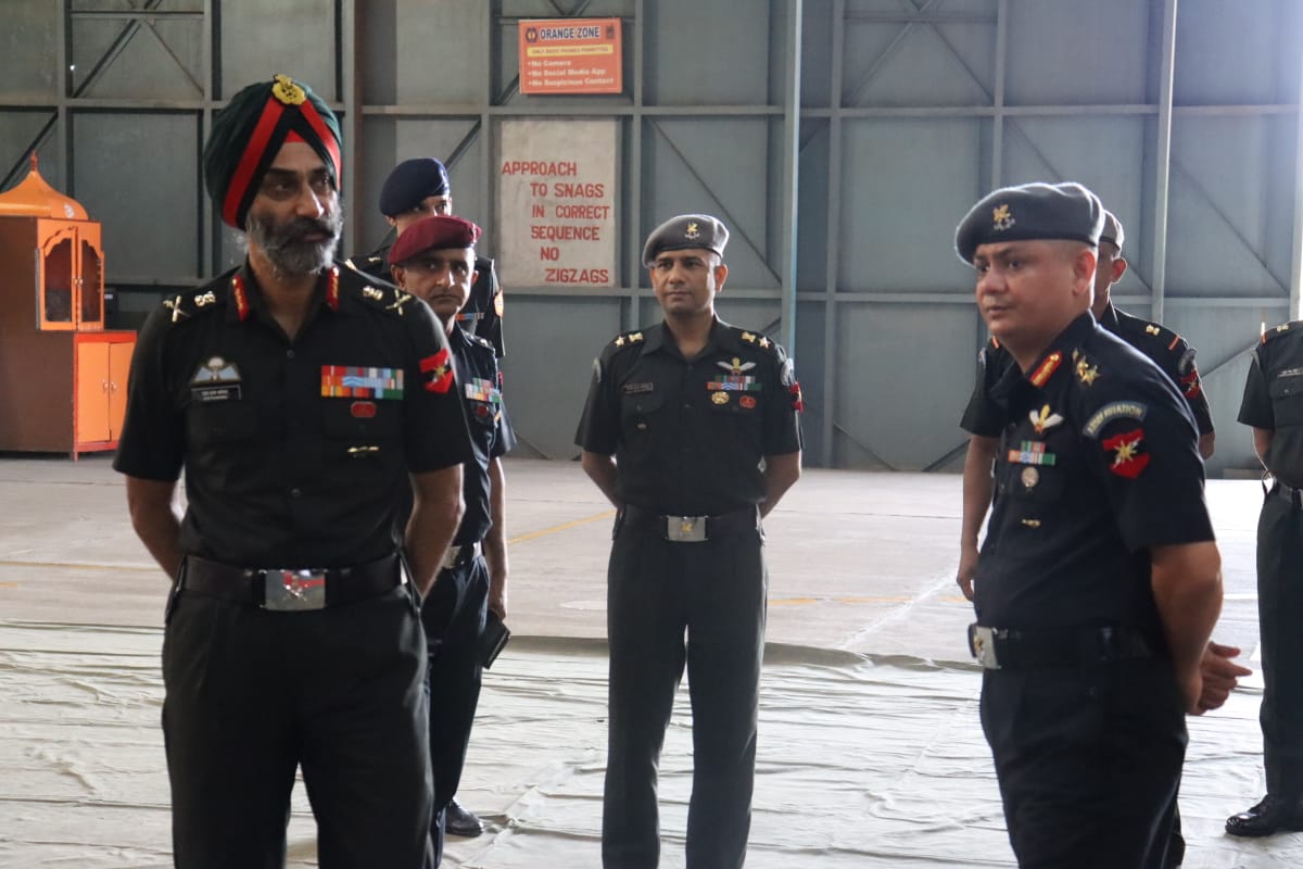 Lt Gen Harbiner Singh Vandra Visits Strike Hawks and Thunder Strikers