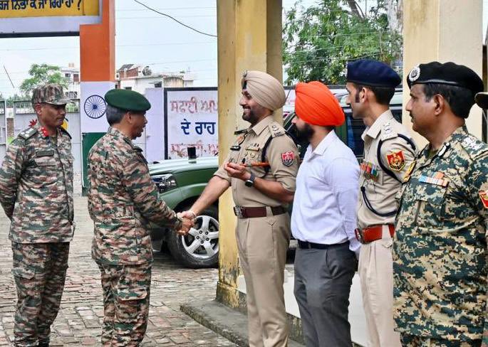 Lt Gen Katiyar Shaking Hands with Police Officer