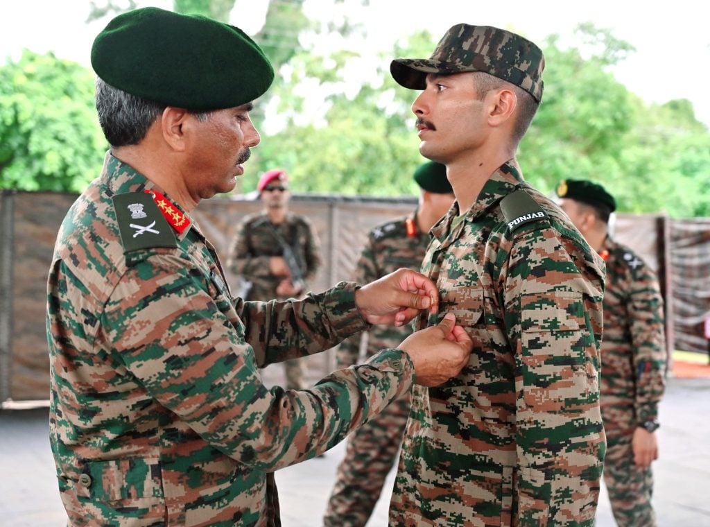 Lt Gen Manoj Kumar Katiyar Commending a Soldier