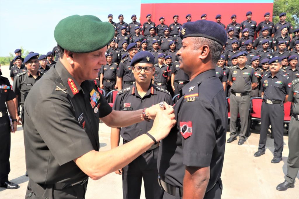 Lt Gen Seth Commending an Officer