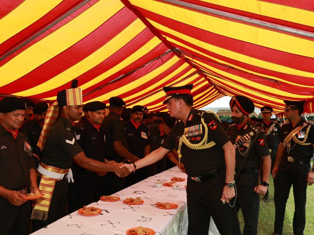 Lt Gen Seth Interacting with Officers