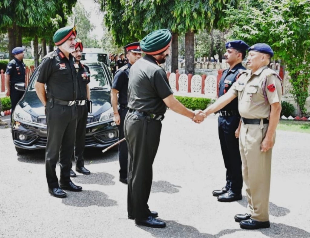 Lt Gen Singh Commending Officers