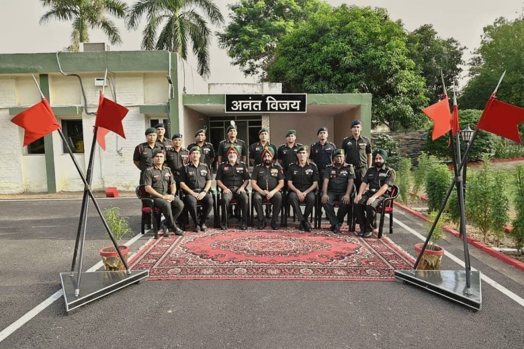 Lt Gen Singh with Other Officers