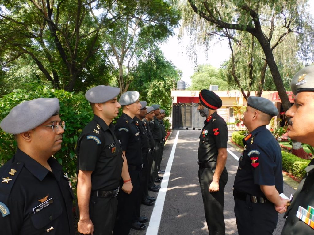 Lt Gen Vandra Interacting with Officers
