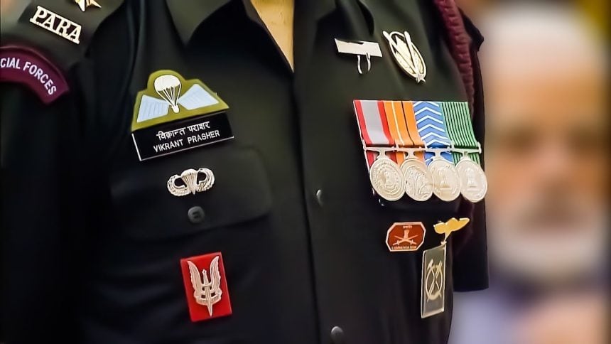 Different Badges Earned by Para Commando
