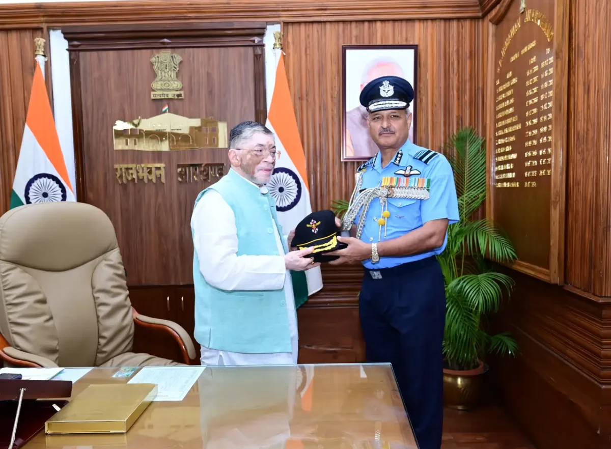 Air Marshal Surat Singh and Shri Santosh Gangwar
