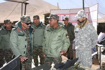 Lt Gen Hitesh Bhalla Having Discussions with Officers