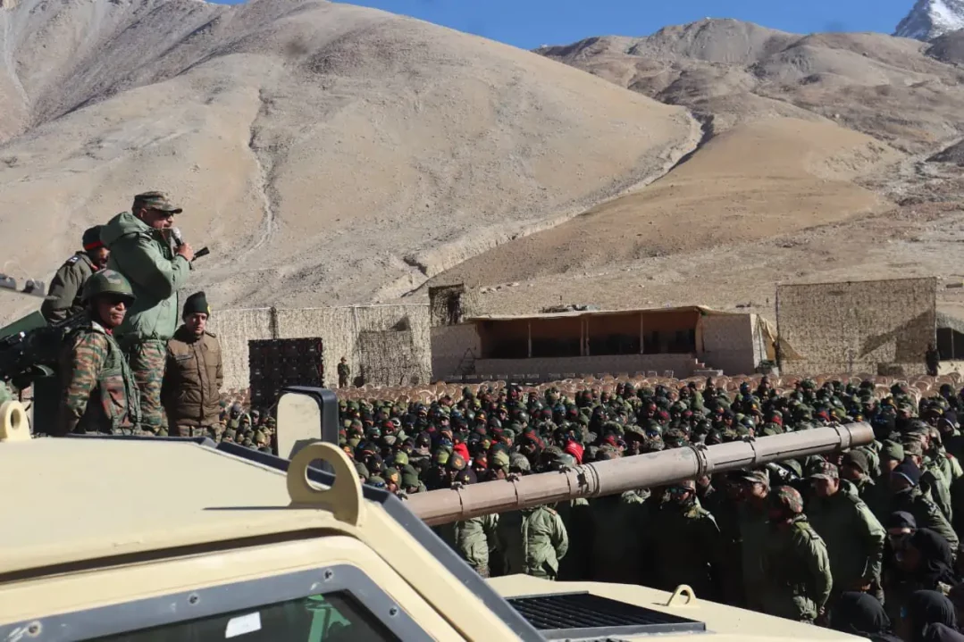 Lt Gen Hitesh Bhalla Talking to the Soldiers