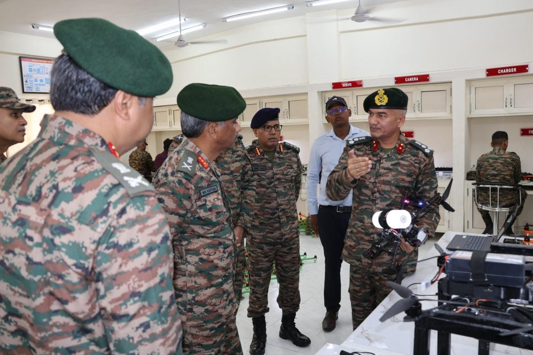 Lt Gen Katiyar Having Discussions with Officer