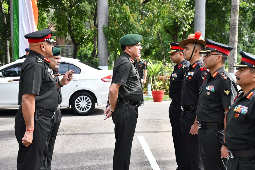 Lt Gen Seth Interacting with Officers
