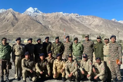 Maj Gen Pankaj Malhotra and Other Soldiers