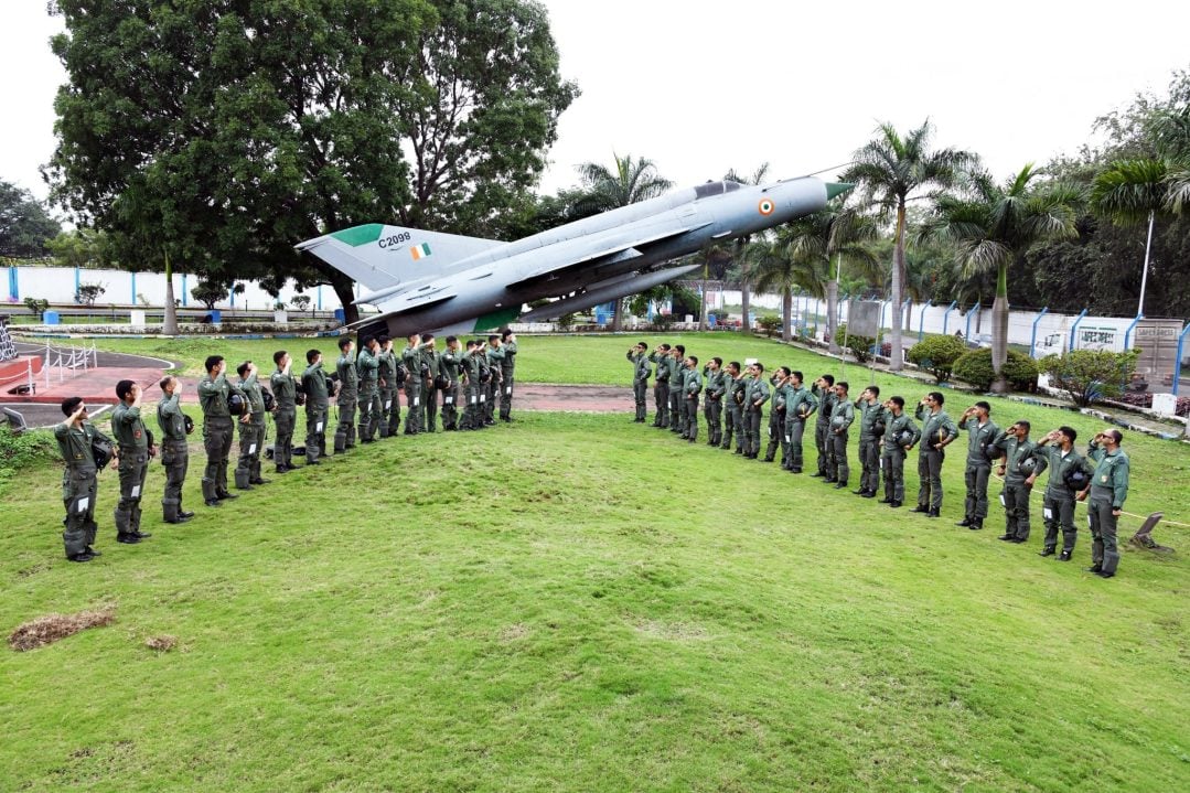 Officers Saluting MiG