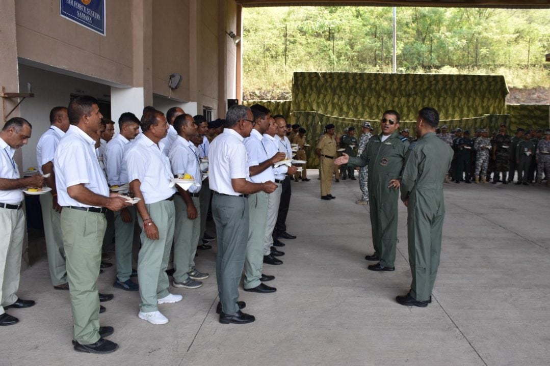 Air Marshal Nagesh Kapoor Discussing