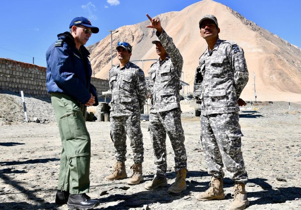 Air Marshal Tiwari Having Discussions with Soldiers