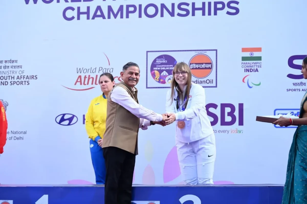 COAS Fecilitates a Para Winner