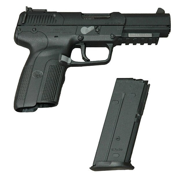 FN57mag01