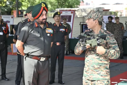 Lt Gen Manjinder Singh Checking Equipment