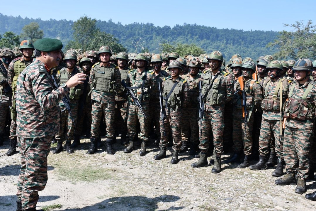Lt Gen Rajesh Pushkar Talking With Soldiers