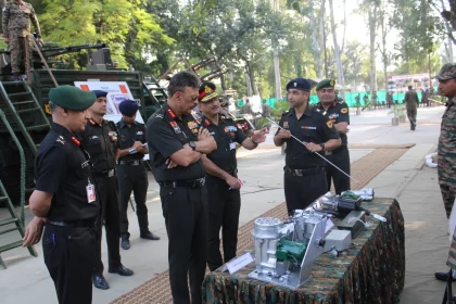 Lt Gen Rajiv Kumar Sahni Reviewing