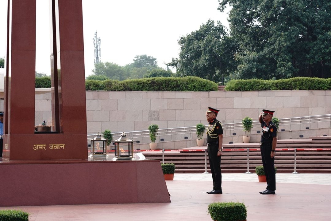 Lt Gen Rajiv Kumar Sahni at War Memorial