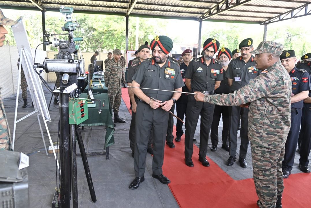 Lt Gen Singh Inspecting Weapons