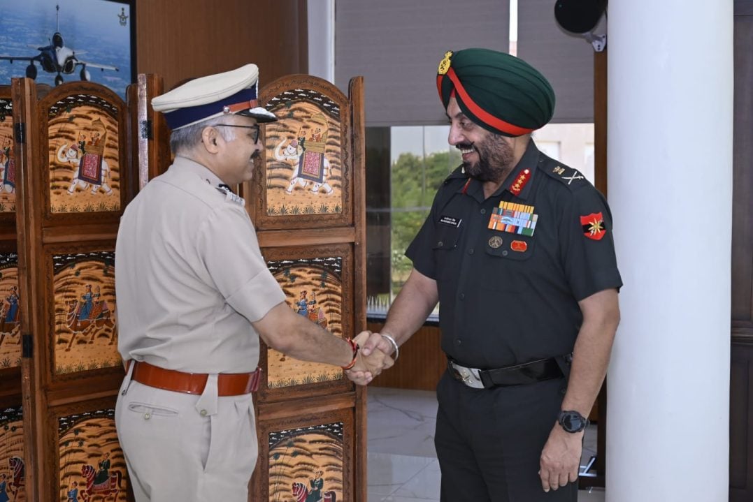 Lt Gen Singh Shaking Hands