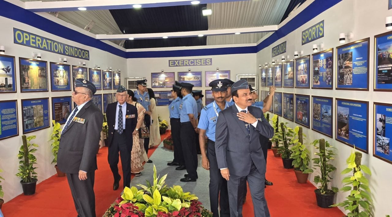 Officers and Veterans Looking at Success of IAF
