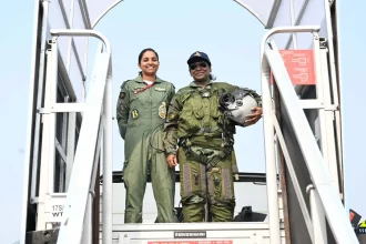 Squadron Leader Shivangi Singh Clicks Picture with President Droupadi Murmu after Rafale Sortie at Ambala