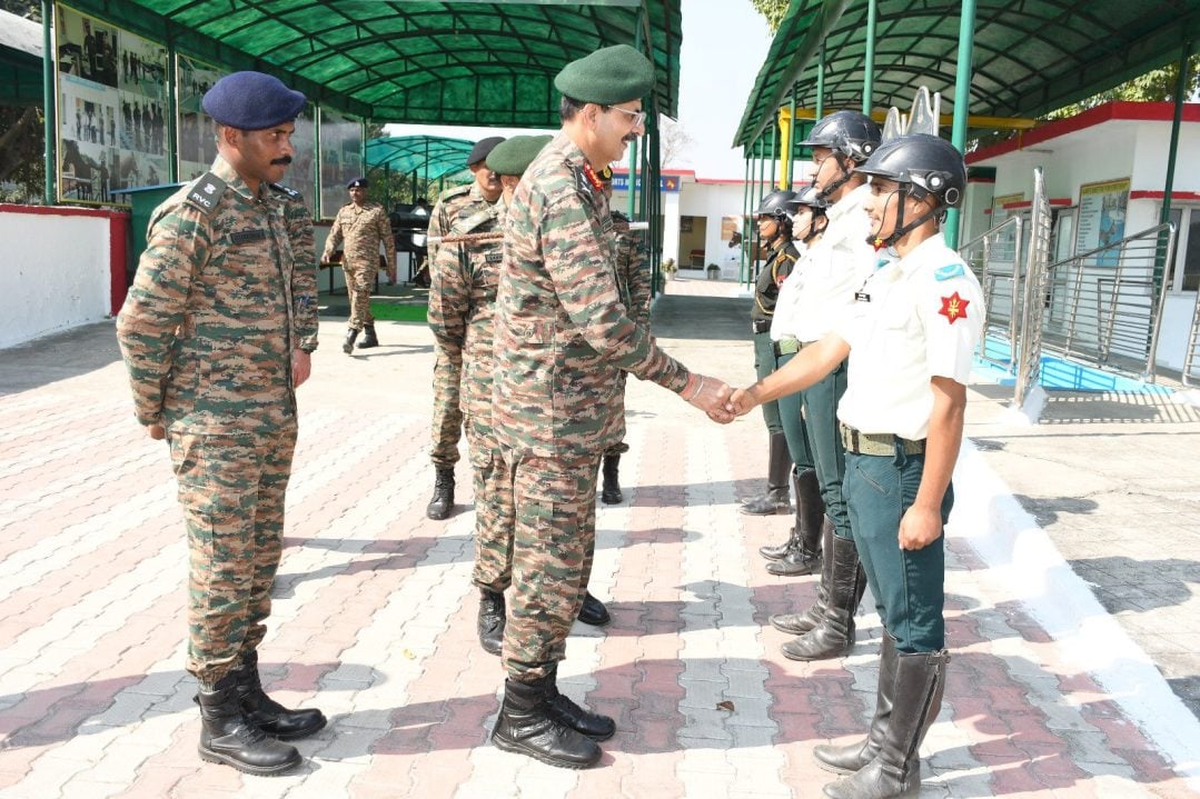Lt Gen Devendra Sharma Shaking Hands