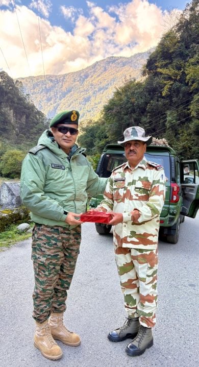 Lt Gen Gambhir Singh Fecilitating