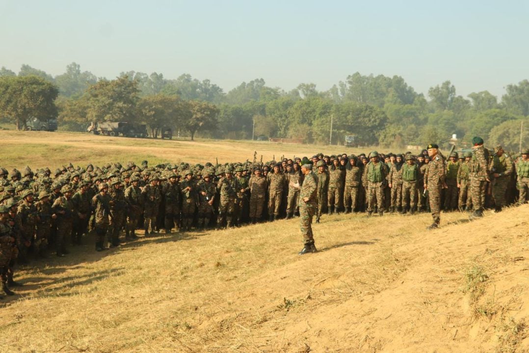 Lt Gen Katiyar Talking With Soldiers