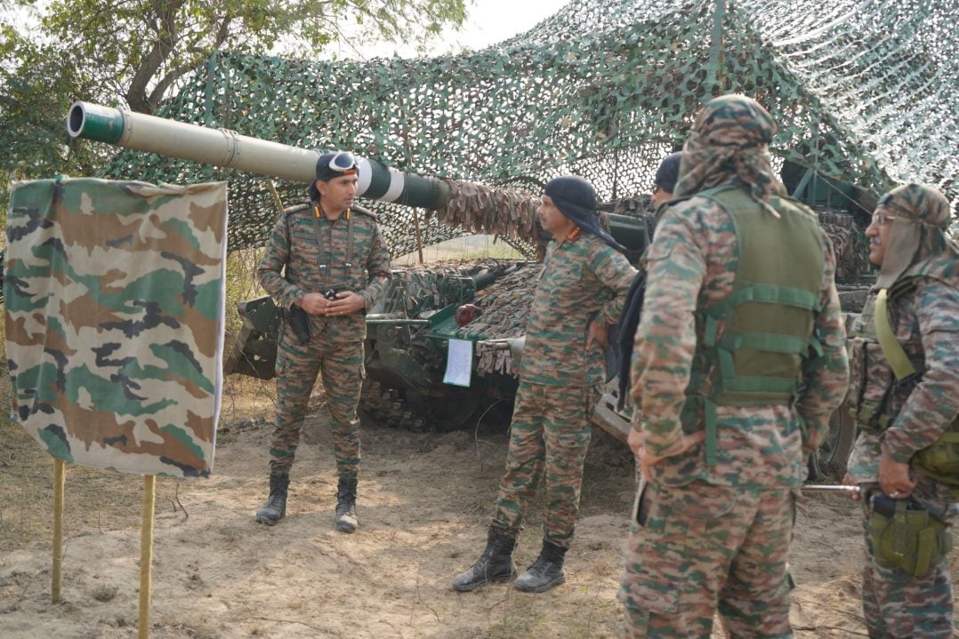 Lt Gen Katiyar With Other Officers 1