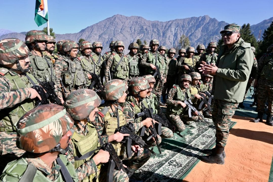 Lt Gen Pratik Sharma Discussing with Soldiers
