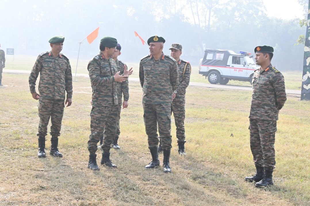 Lt Gen Sharma Discussing