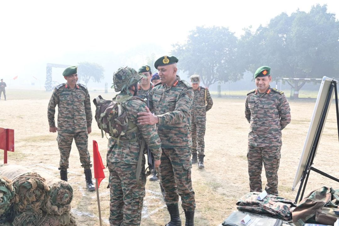 Lt Gen Sharma with Soldier