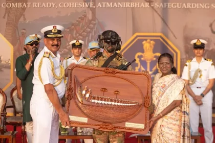 Admiral DK Tripathi and Droupadi Murmu