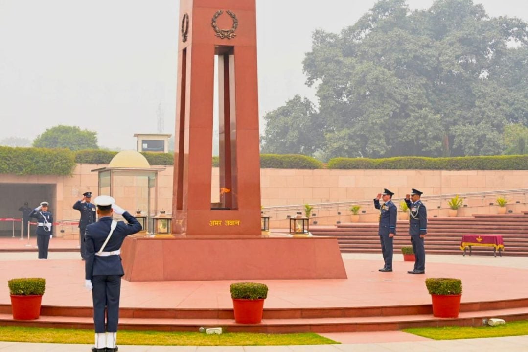 Air Marshal Narmdeshwar Tiwari at War Memorial