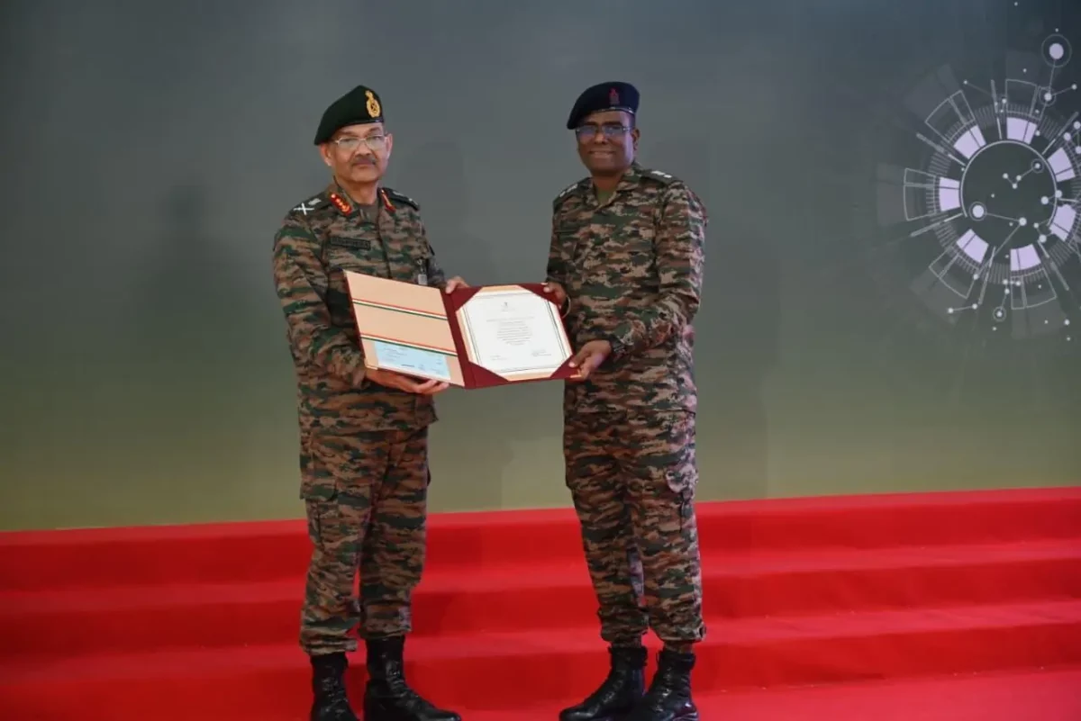 Lt Col Velmurugan With VCOAS