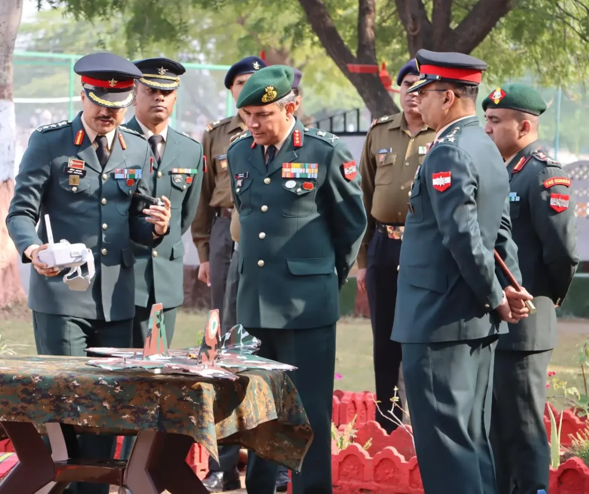 Lt Gen AVS Rathee Reviewing Tech
