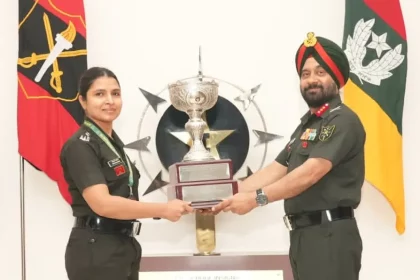 Lt Gen Devinder Pal Singh Giving Award