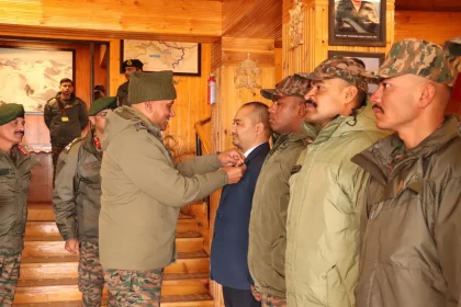 Lt Gen Pratik Sharma Fecilitating