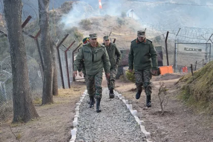 Lt Gen Pratik Sharma and Other Officers 2