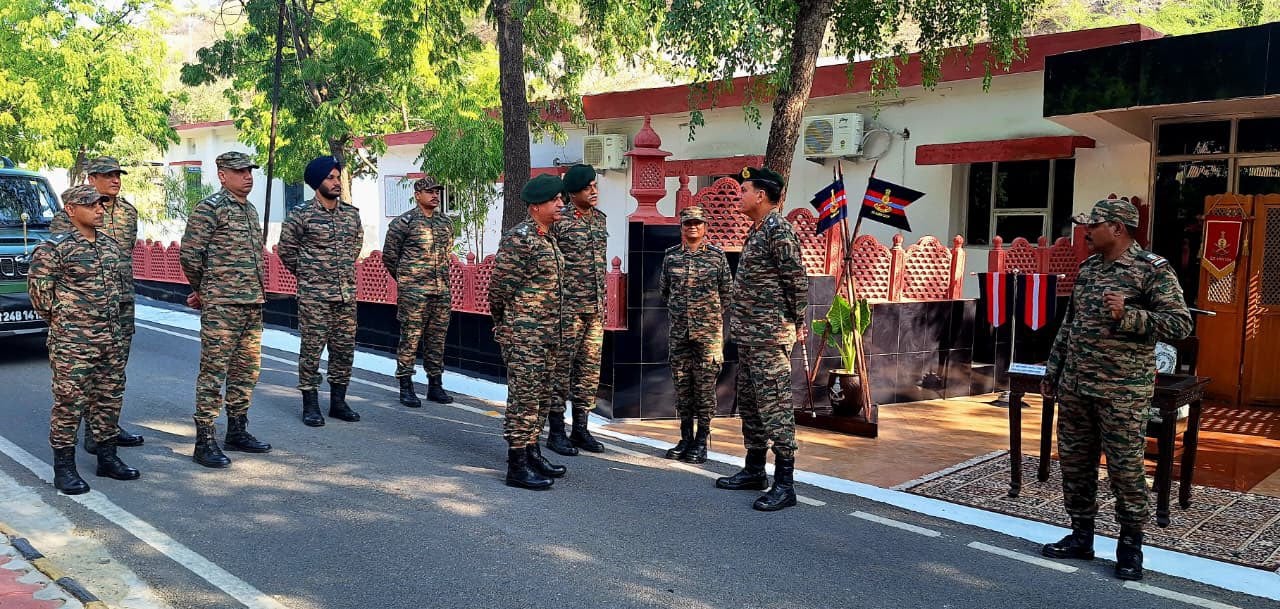 Lt Gen Seth Discussing