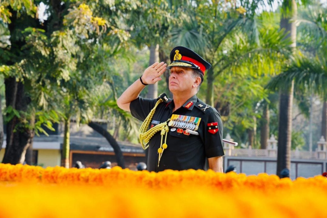 Lt Gen Seth Saluting