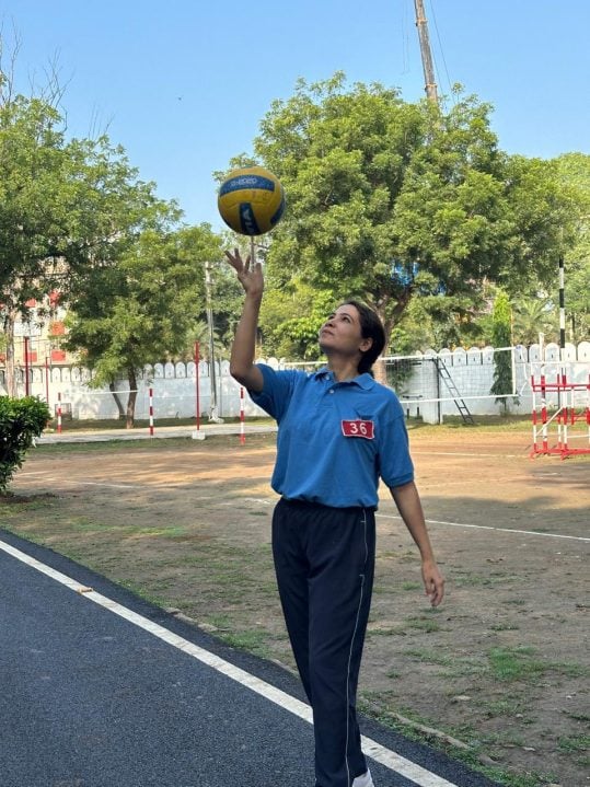 Lt Monika Kumari Playing Volleyball