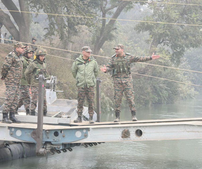 Maj Gen Mahajan Reviewing